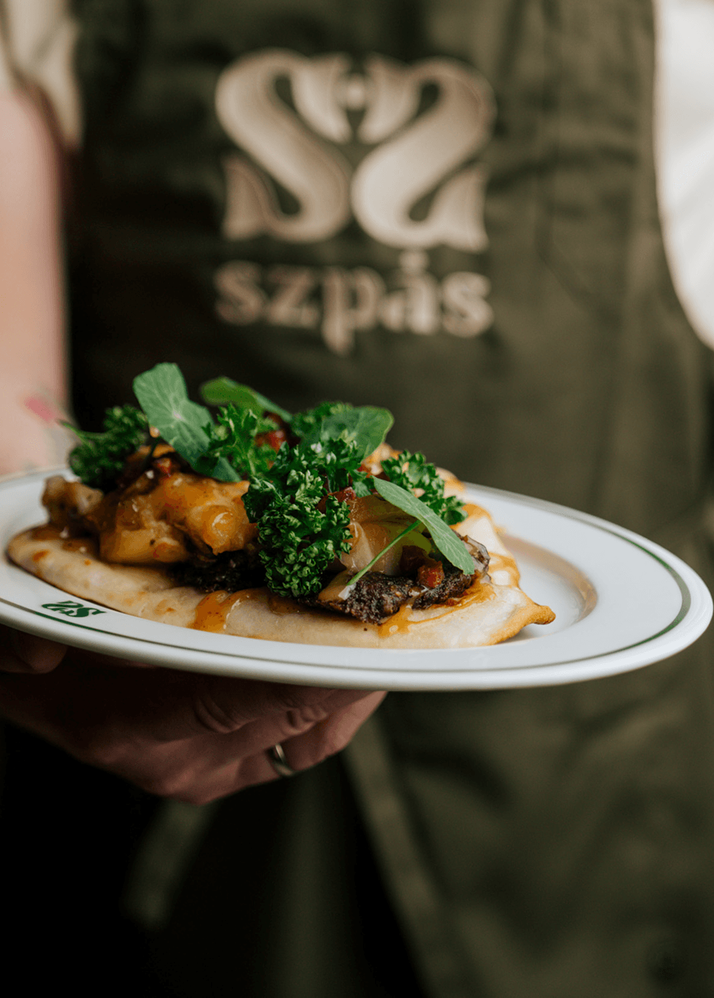 Center main gallery image